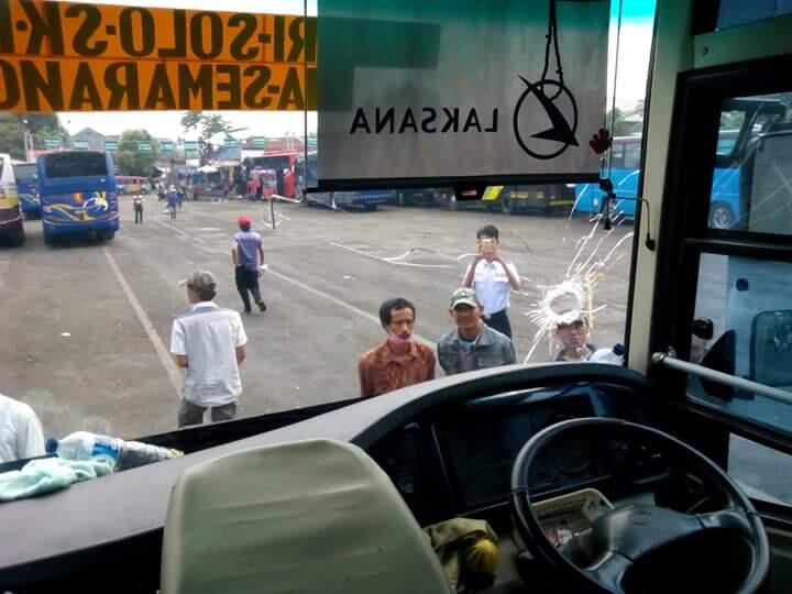 &#91;BERITA DUKA&#93; supir bus meninggal ulah &quot;Atlet Lempar batu&quot;