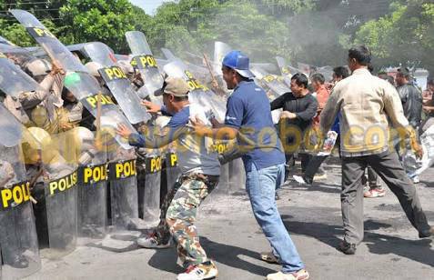 Teknik Polisi Menghadapi Demonstran