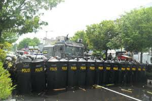 Teknik Polisi Menghadapi Demonstran
