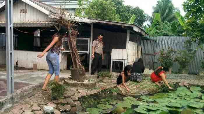 ◆◆ Kena Razia!!! PSK ini dihukum membersihkan kolam ◆◆