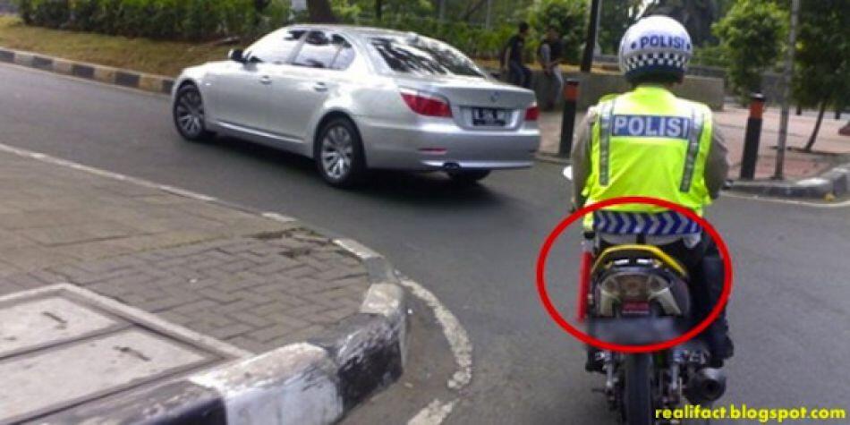 &#91;Siapa yang Menindak?&#93; Seperti Inilah Kelakuan Polisi yang Melanggar Aturan