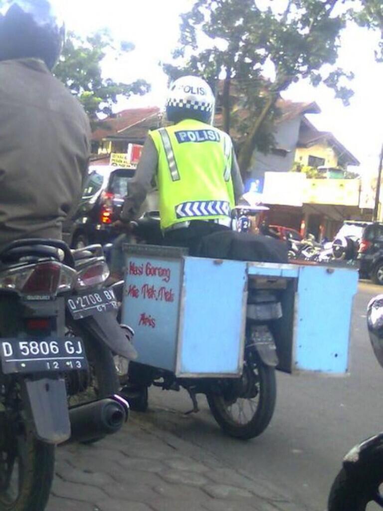 &#91;Siapa yang Menindak?&#93; Seperti Inilah Kelakuan Polisi yang Melanggar Aturan