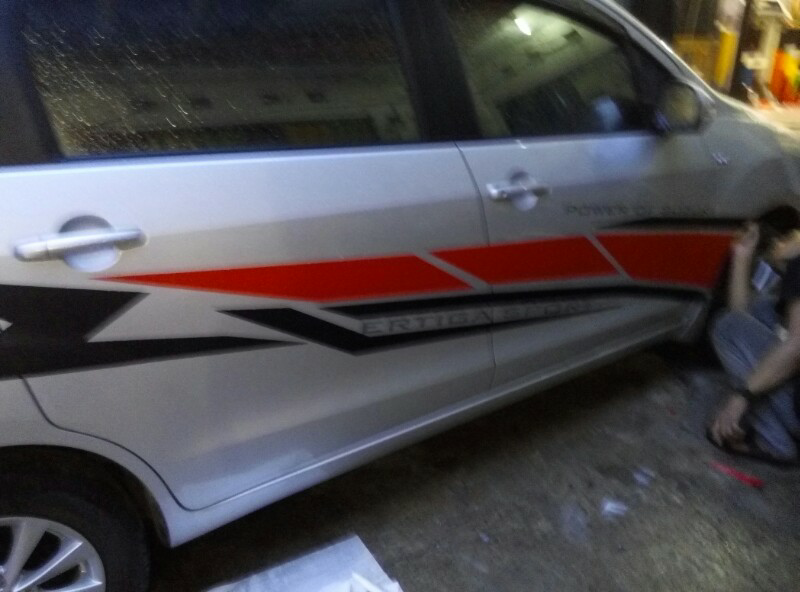 PENGERJAAN TUTUP STIKER MOBIL (FULL BODY, KAP MESIN , ATAS)