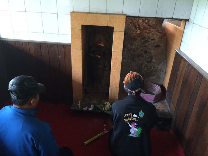 Menghadap Eyang Bancolono Berharap Berkah, Duit hingga Kesehatan