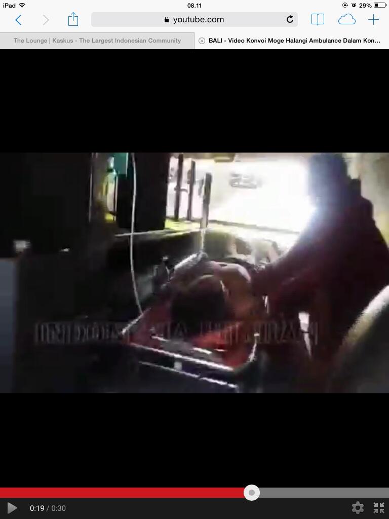 Video konvoi moge menghalangi ambulance