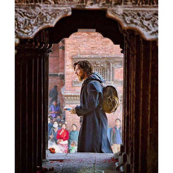 Foto-Foto Candid Benedict Cumberbatch Saat Syuting Dr. Strange