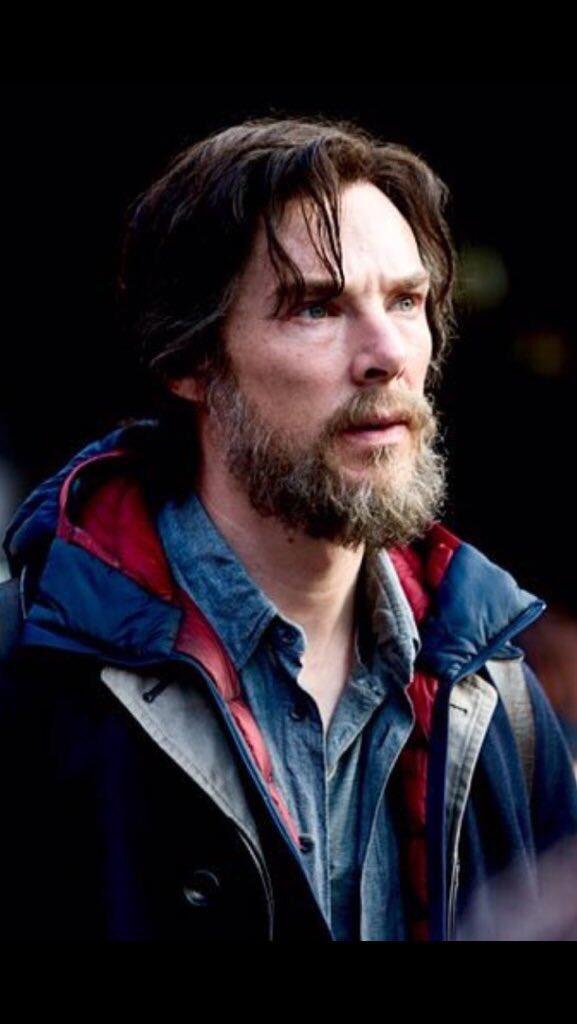 Foto-Foto Candid Benedict Cumberbatch Saat Syuting Dr. Strange