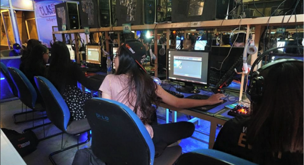 Gak Cuman Cantik, Mereka Juga Jago Maen Game – Bahagia Rasanya Punya Pacar Mereka