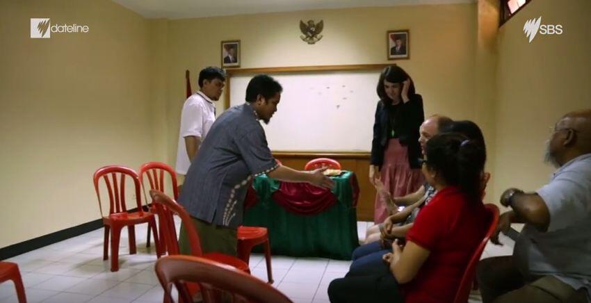 &#91; +Video &#93; Ketika Ali Imron Bertemu Langsung Dengan Keluarga Korban Bom Bali