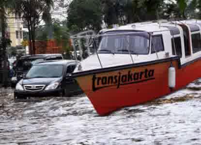 ALAMAAAKKK...Jalan Layang Casablanca Tergenang Air 30cm