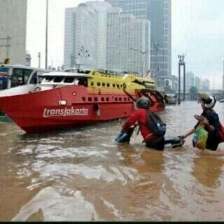 ALAMAAAKKK...Jalan Layang Casablanca Tergenang Air 30cm
