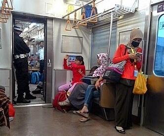 &#91;SHARE&#93; TIPS MENGHINDARI PELECEHAN SEKSUAL DI KRL (WANITA MASUK)