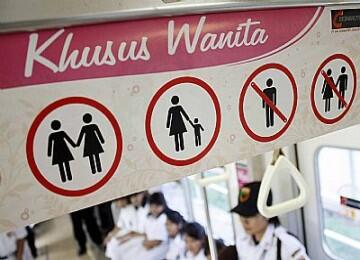 &#91;SHARE&#93; TIPS MENGHINDARI PELECEHAN SEKSUAL DI KRL (WANITA MASUK)