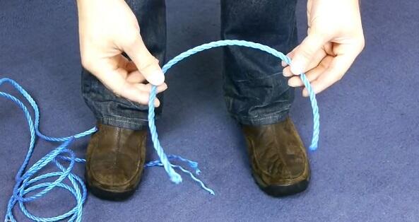 Cara Memotong Tali Dalam Kondisi Darurat