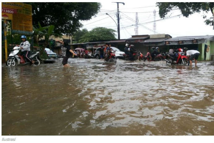&#91;SOCKING NEWS&#93; Air Ciliwung mulai naik, 10 Moter Terseret Arus