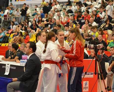 Si Cantik dari Slovakia Ini Jadi Pelatih Karate Sekaligus Jurnalis