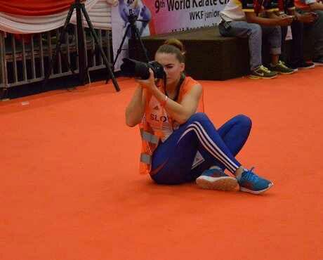 Si Cantik dari Slovakia Ini Jadi Pelatih Karate Sekaligus Jurnalis