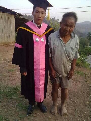 Yang Pada Belon Lulus Masuk Gan! Foto - Foto Wisuda Yang Bikin Mewek Nih :(