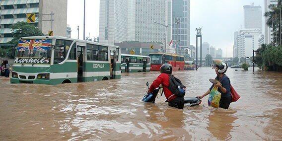 Jakarta Banjir Lagi dan Kamu Masih Buang Sampah Sembarangan? 