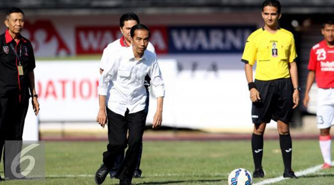 Ragam Gaya dan Ekspresi Lucu Khas Jokowi - Just PIC