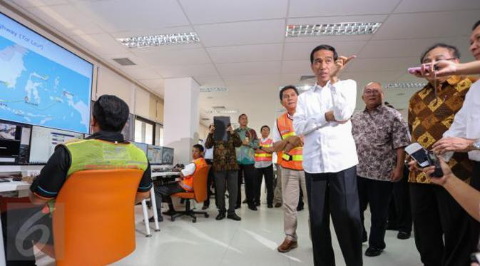 Ragam Gaya dan Ekspresi Lucu Khas Jokowi - Just PIC