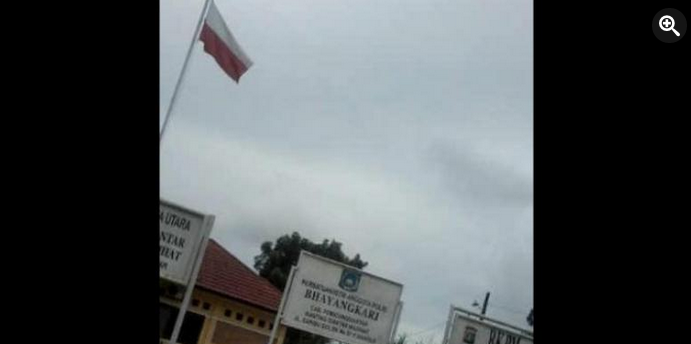 Di Kantor Polisi Ini, Bendera Merah Putih Sempat Berkibar Terbalik