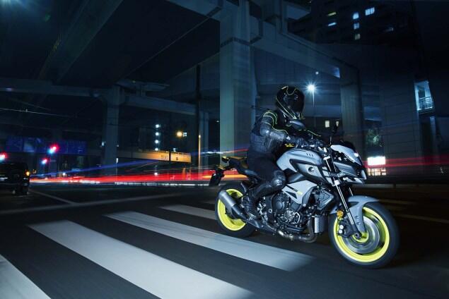 &#91;FIRST LOOK&#93; 2016 Yamaha MT-10 : Ray of Darkness