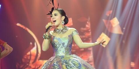 Ups... Princess Syahrini nyebut winter sebagai musim hujan...