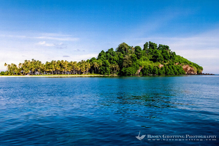 Tentang Pulau Natuna, Surga Kecil NKRI Yang Diperebutkan...