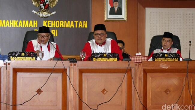 Wakil Ketua MKD jadi galau setelah mendengar Rekaman Novanto-Freeport Pada siang tadi