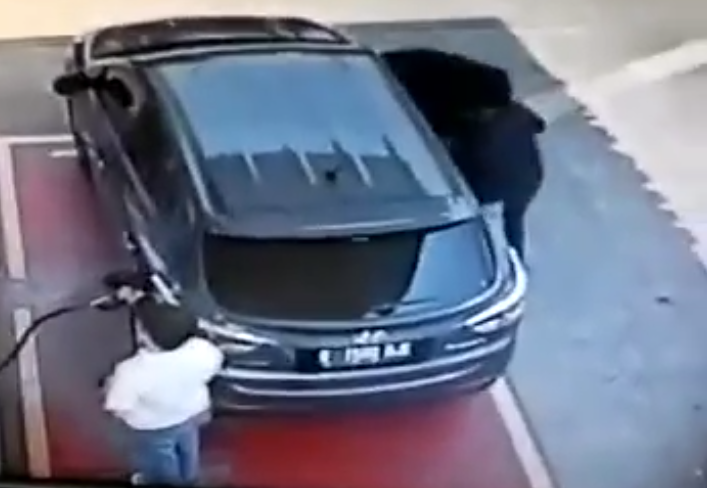 Awas, Pencuri Mengintai saat Mengisi Bahan Bakar Mobil