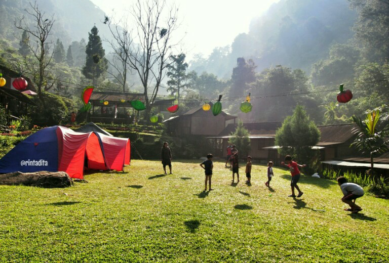 Pesona Alam Tersembunyi di Curug Kembar Batulayang