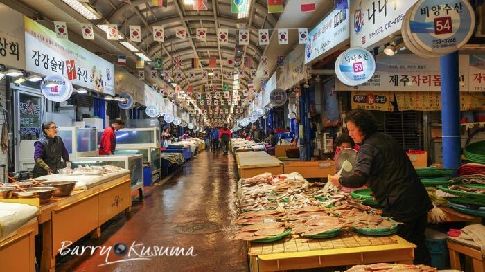 Pasar Ikan Tradisional Dongmun yang bersih &amp; nyaman di Pulau Jeju.