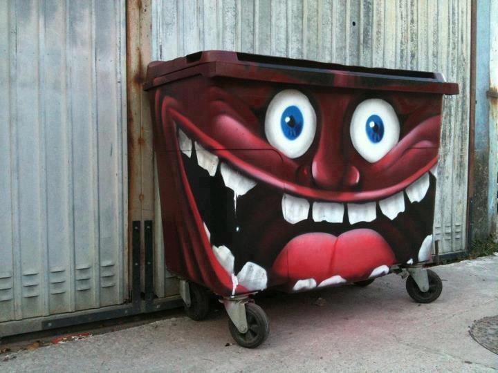 Karya Seni Tempat Sampah!! kaya Gini Donk!!