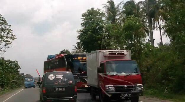 Kelakuan Member TKCI yg Arogan serta Ugal - Ugalan membahayakan pengguna jalan lain