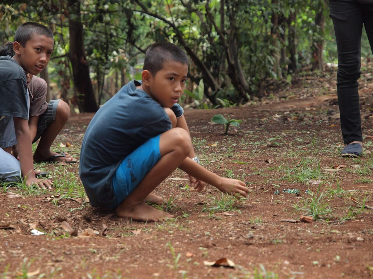 &#91;FR&#93; Maen santai ke setu babakan