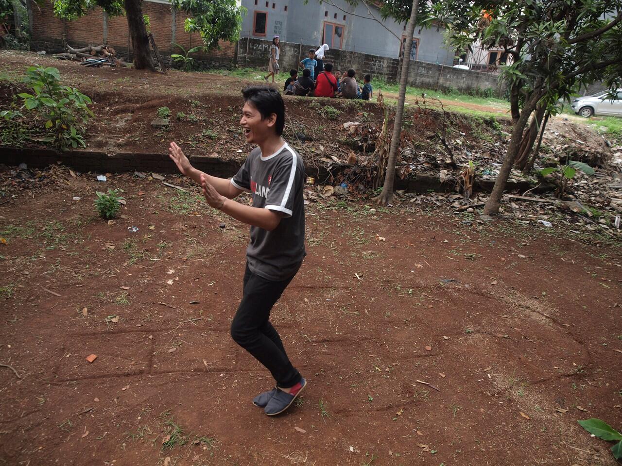 &#91;FR&#93; Maen santai ke setu babakan