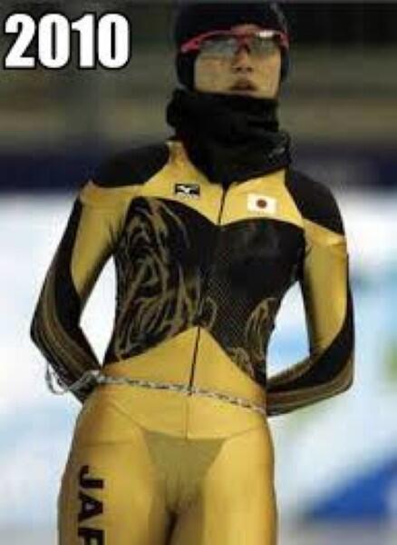 15 Foto Baju Atlit Yang Nggak Semestinya Dipakai Dalam Lomba Tingkat Dunia