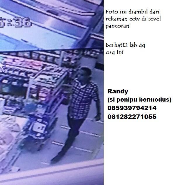 Randy si penipu bermodus