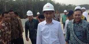 Jokowi Ingin Kereta Api Makassar-Manado Beroperasi 2018