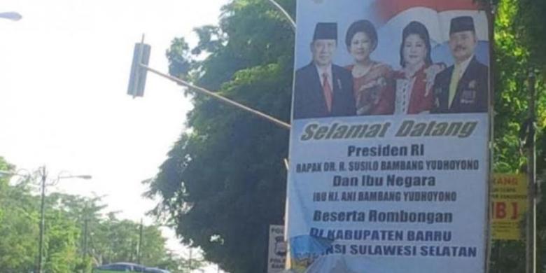 Baliho Penyambutan Sebut SBY Presiden RI saat jokowi kunjungi kabupaten Barru