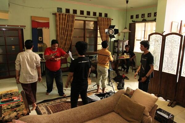 Hello Community: Rekam Fenomena Sambil Berkarya bersama VectroID