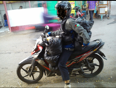 Diselamatkan Oleh Buntelan Nasi Uduk