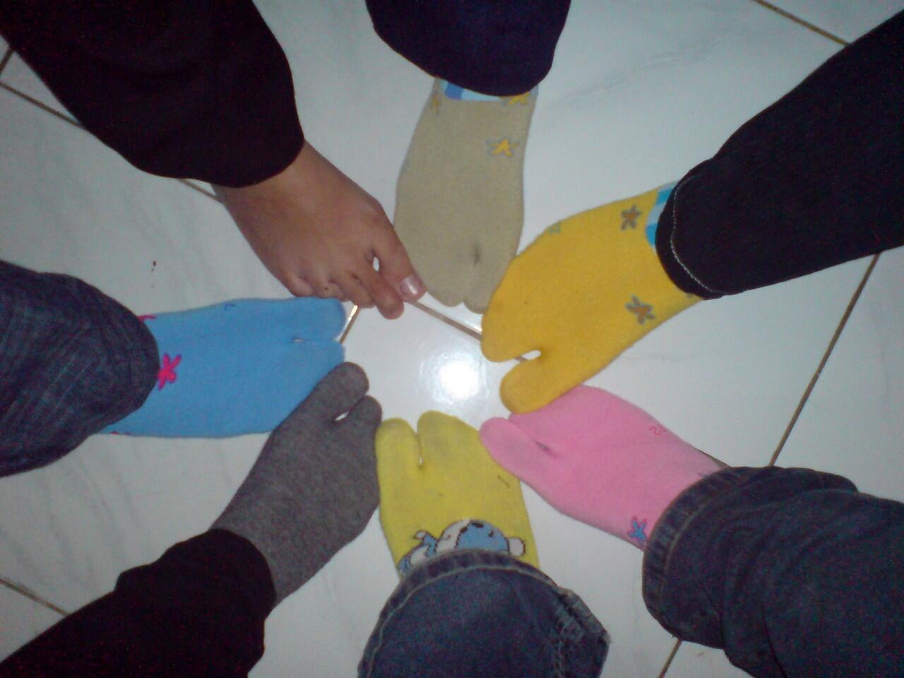 (ask) kenapa ini disebut kaos kaki jempol ya?
