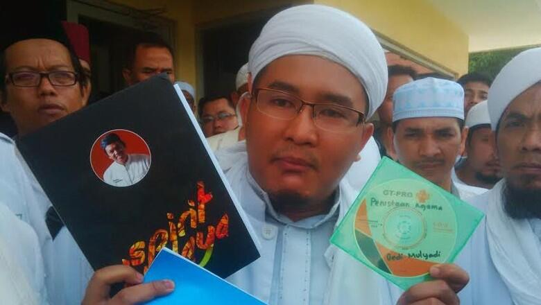 Diantar Anggota FPI, Syahid Joban Polisikan Bupati Purwakarta ke Polda Jabar