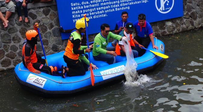 (Inovatif) Saat Warga Cicadas Bandung Sulap Sungai Jadi Pemancingan