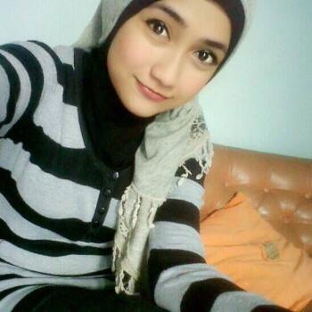 Jeritan Jijik Seorang Perempuan di Dalam KRL