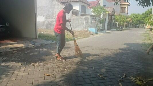 kisah pemuda lulusan SLB &gt;&gt; Korban kenaikan UMK