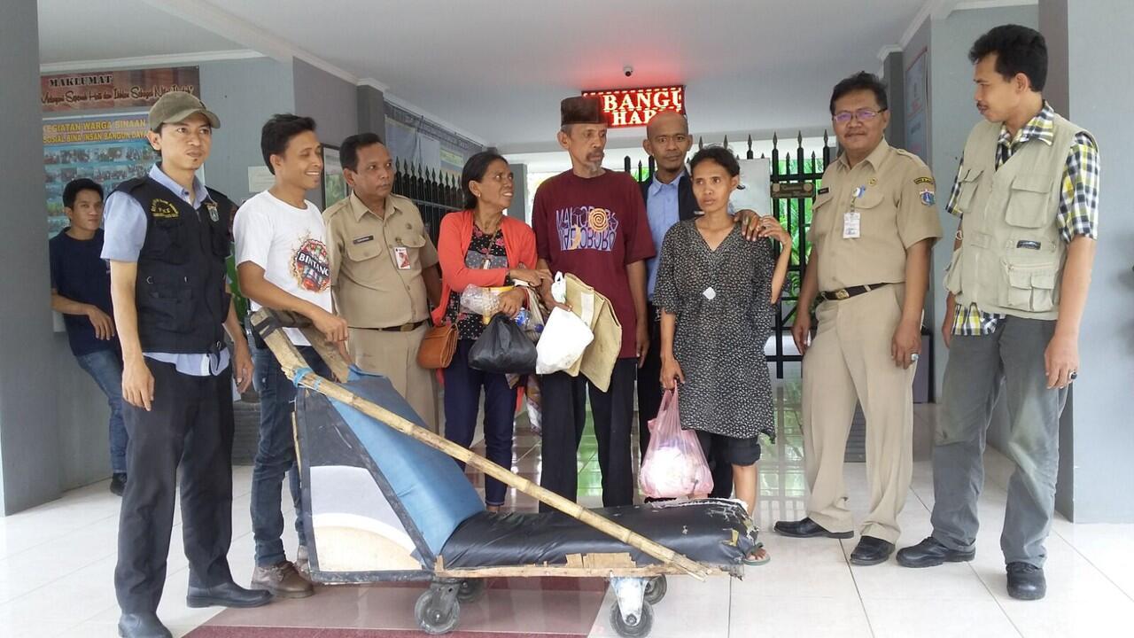 Ajaib, Pengemis Lumpuh Bisa Berjalan Lagi