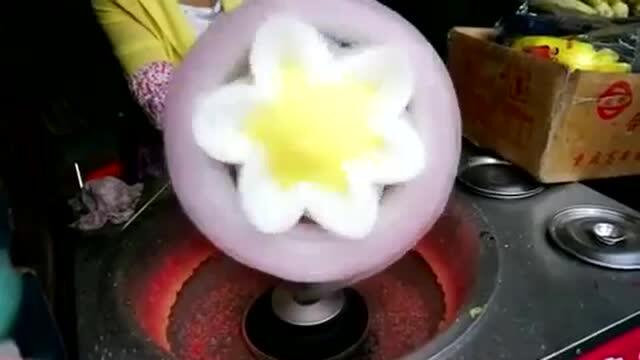 Gulali atau Cotton Candy Bebentuk Bunga Yang Besar, Unik dan Juga sekaligus Kreatif